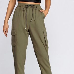 LIGHTWEIGHT CARGO JOGGERS.